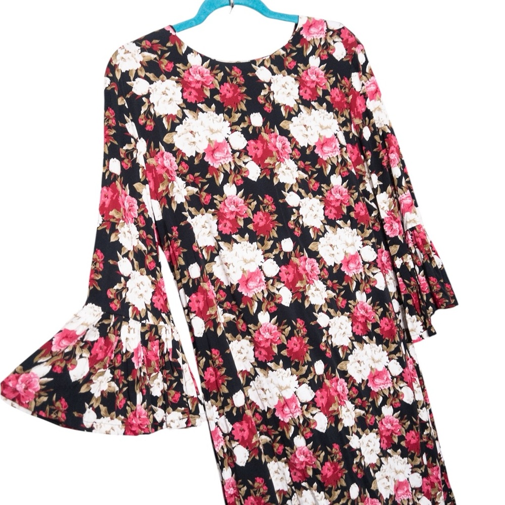 The Wendy Williams Collection Large Floral Bell Sleeve Rayon Stretch Shift Dress